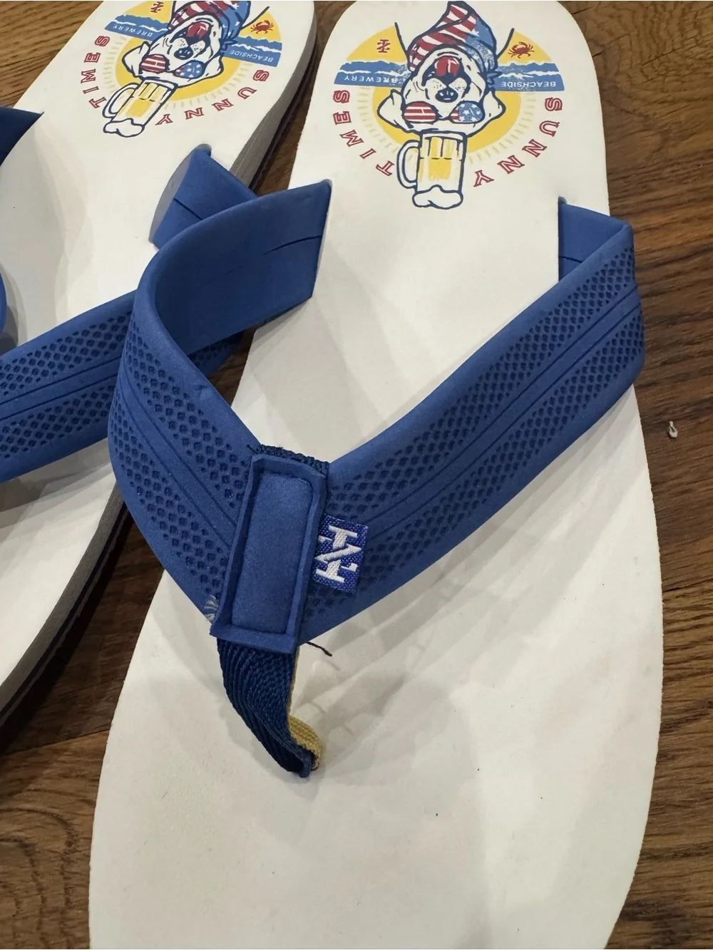 IZOD SUNNY TIMES Blue Strap White Footbed Flip Flops with Graphic